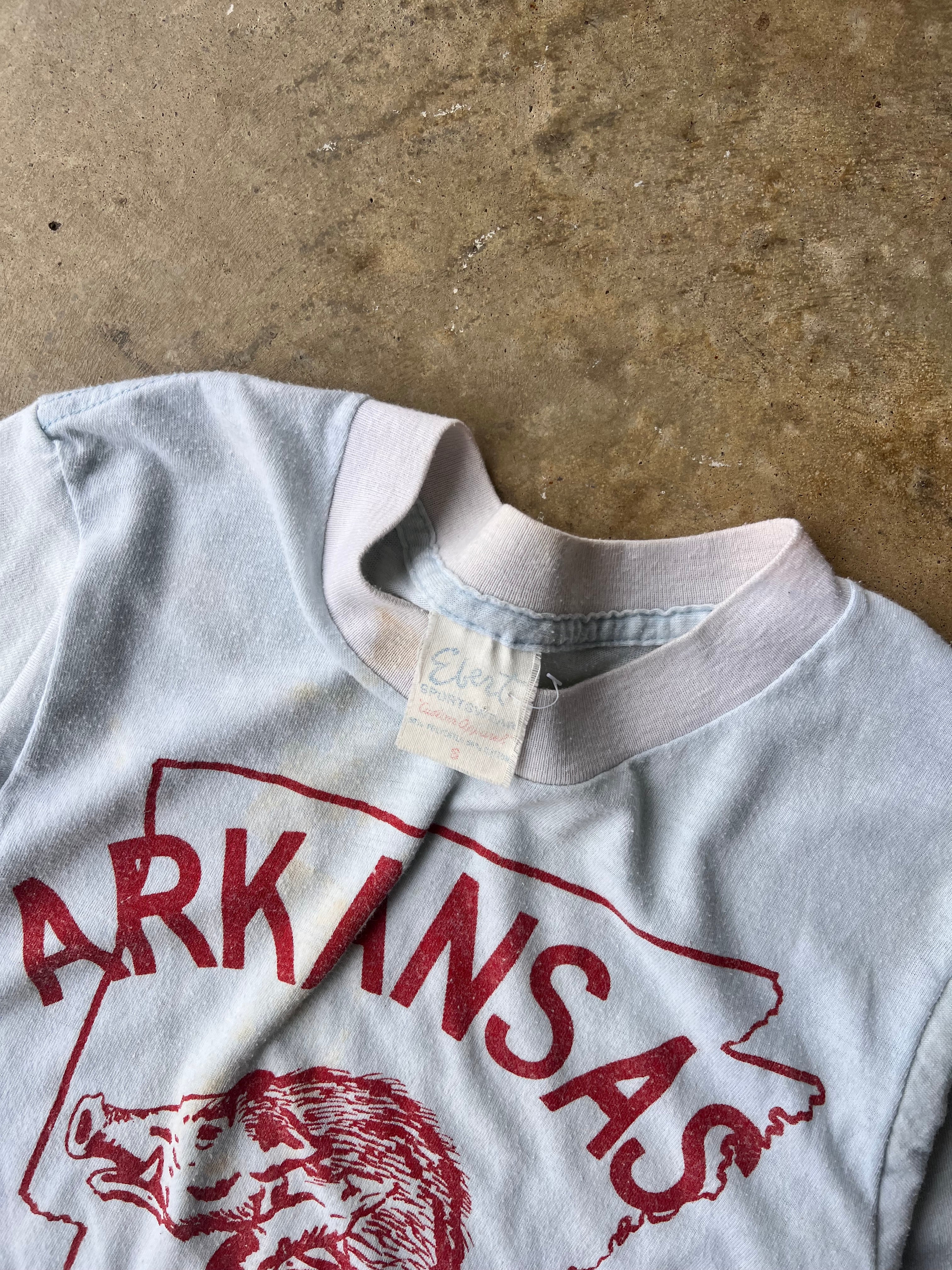 Vintage 1980s Distressed Arkansas Razorbacks T-Shirt - (S)