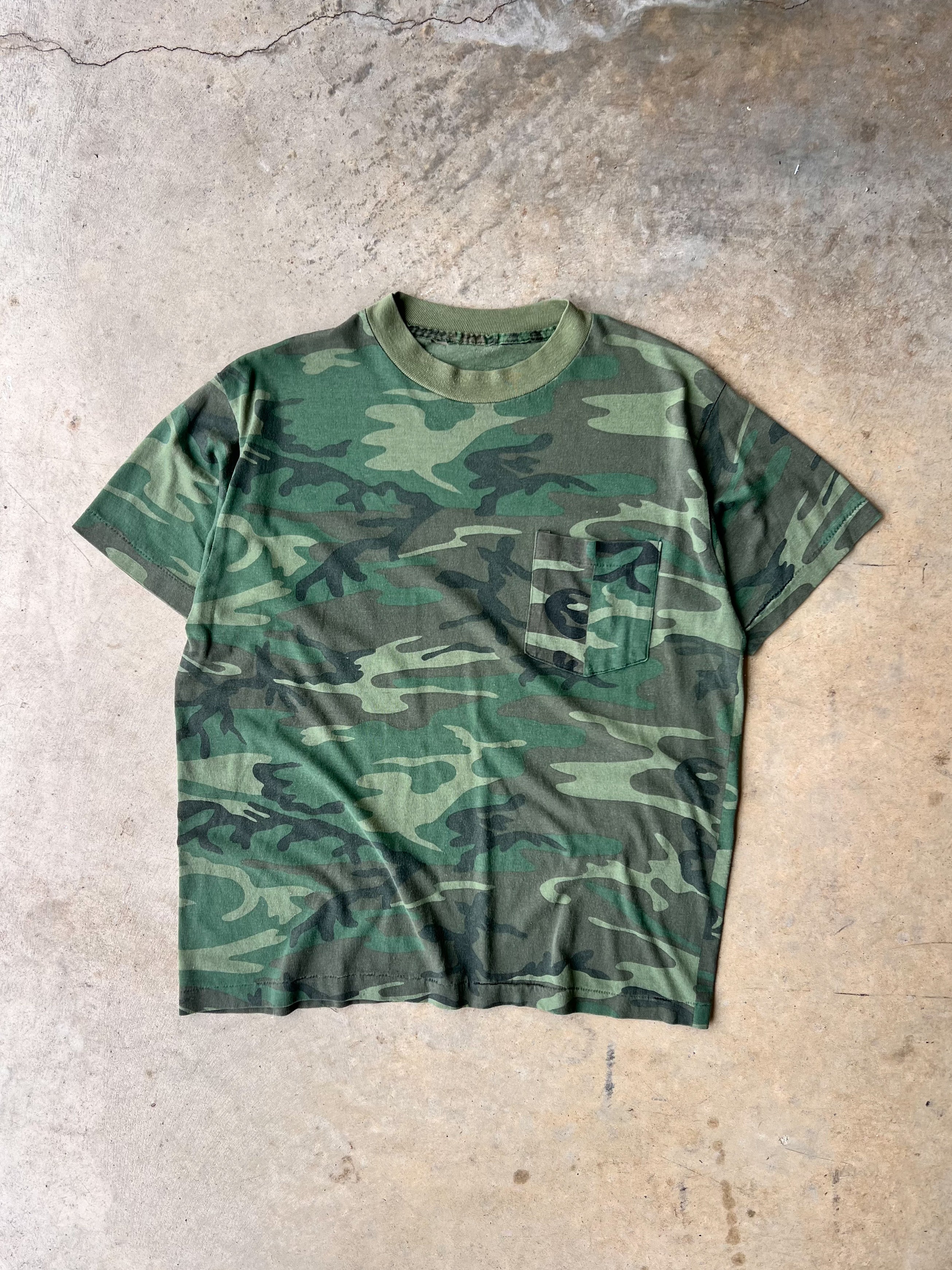 Vintage 1980s Camo Pocket T-Shirt - (L)