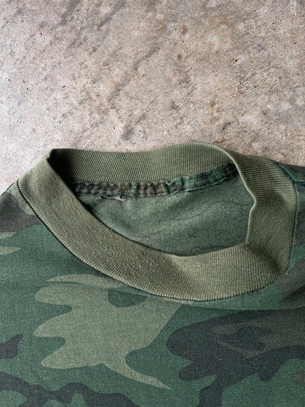 Vintage 1980s Camo Pocket T-Shirt - (L)