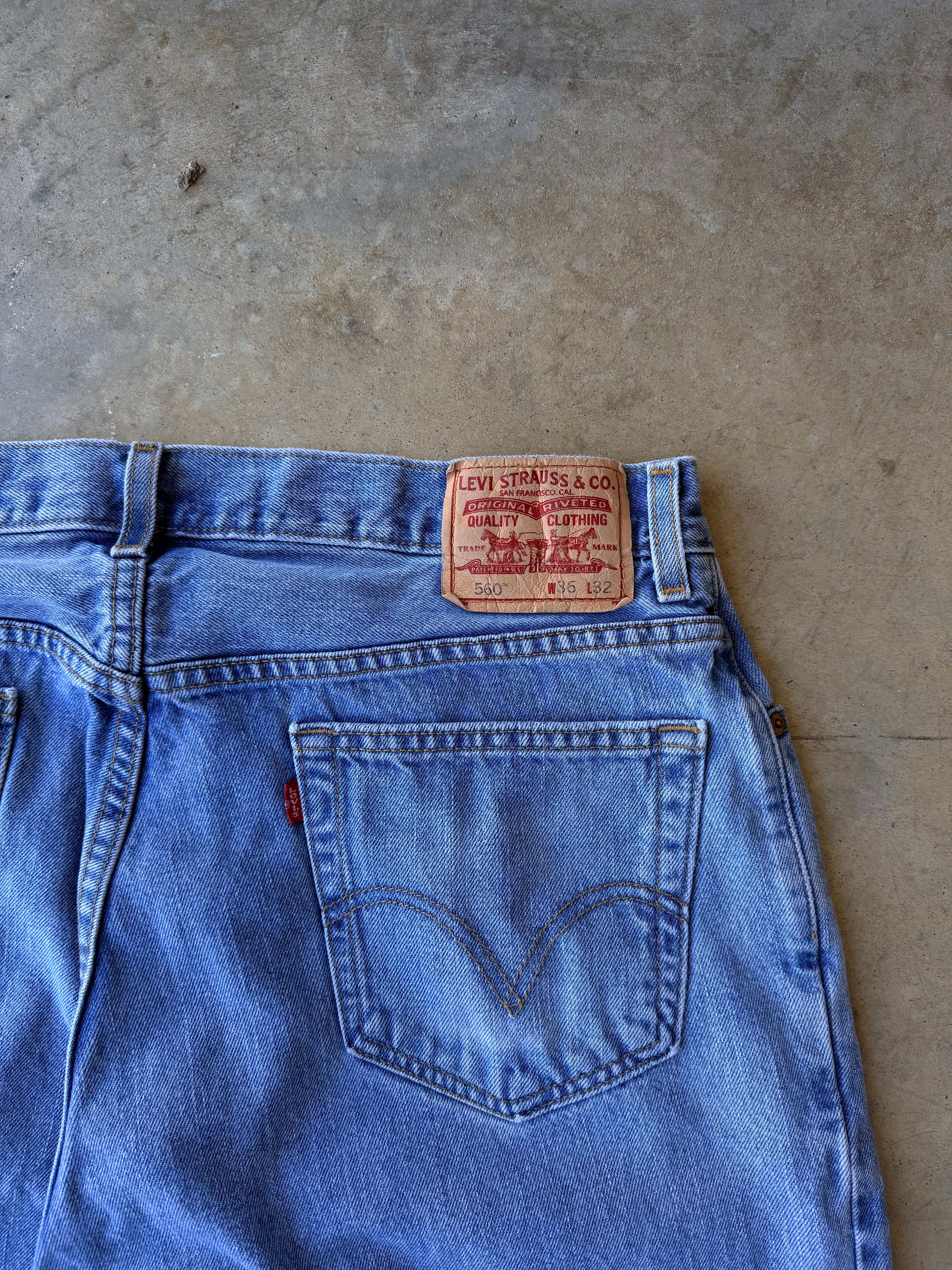 Vintage 2000s Levi’s 560 Medium Wash Jeans - (36)