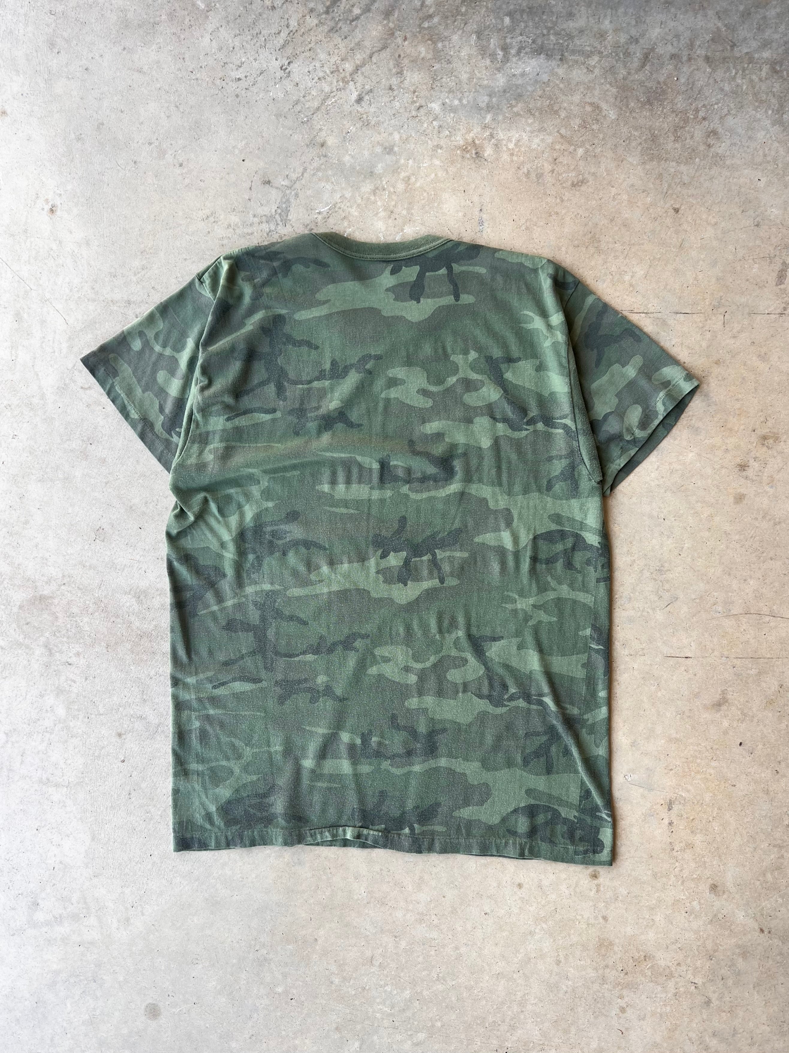 Vintage 90s Camo T-Shirt - (L)