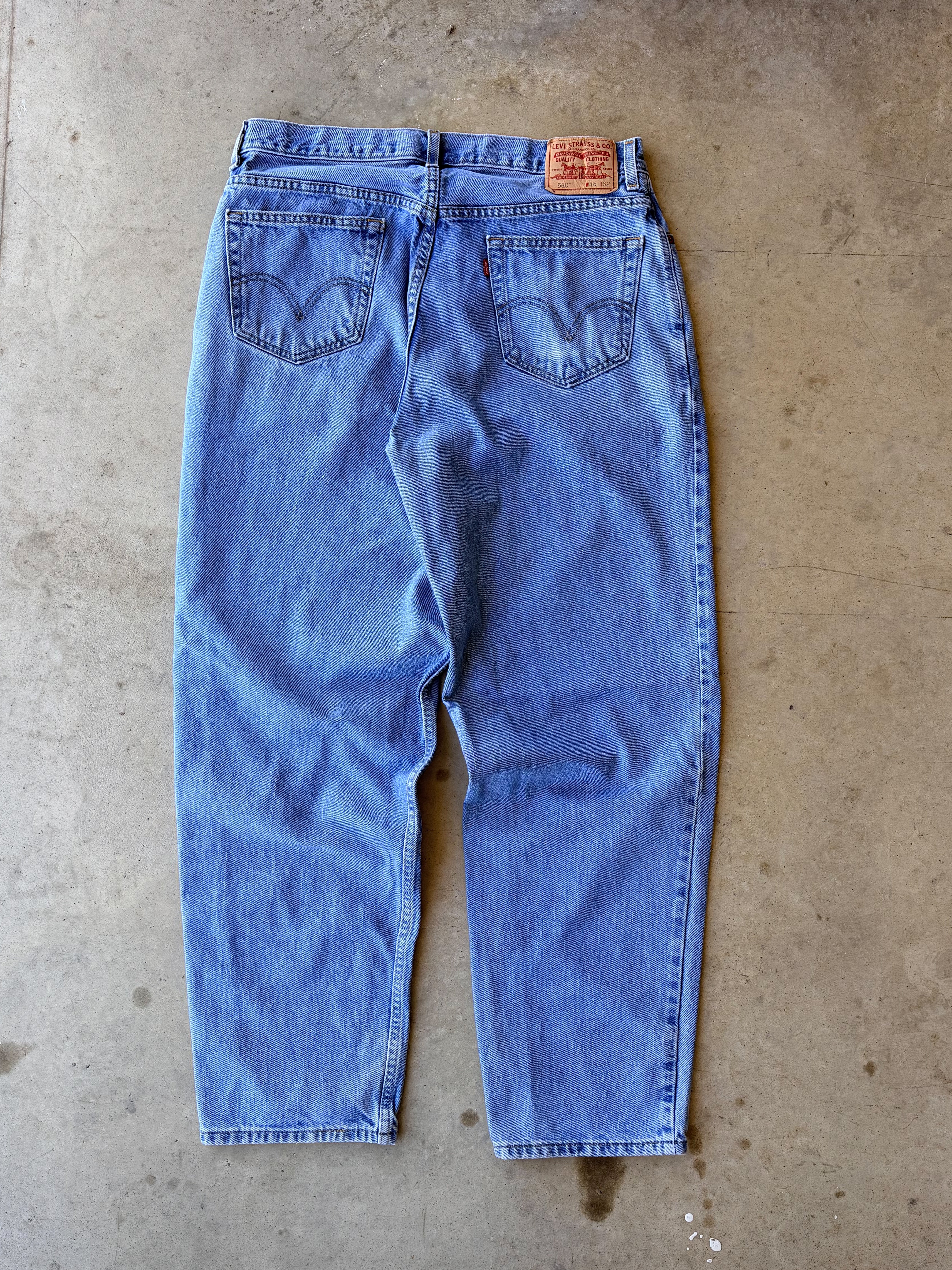 Vintage 2000s Levi’s 560 Medium Wash Jeans - (36)