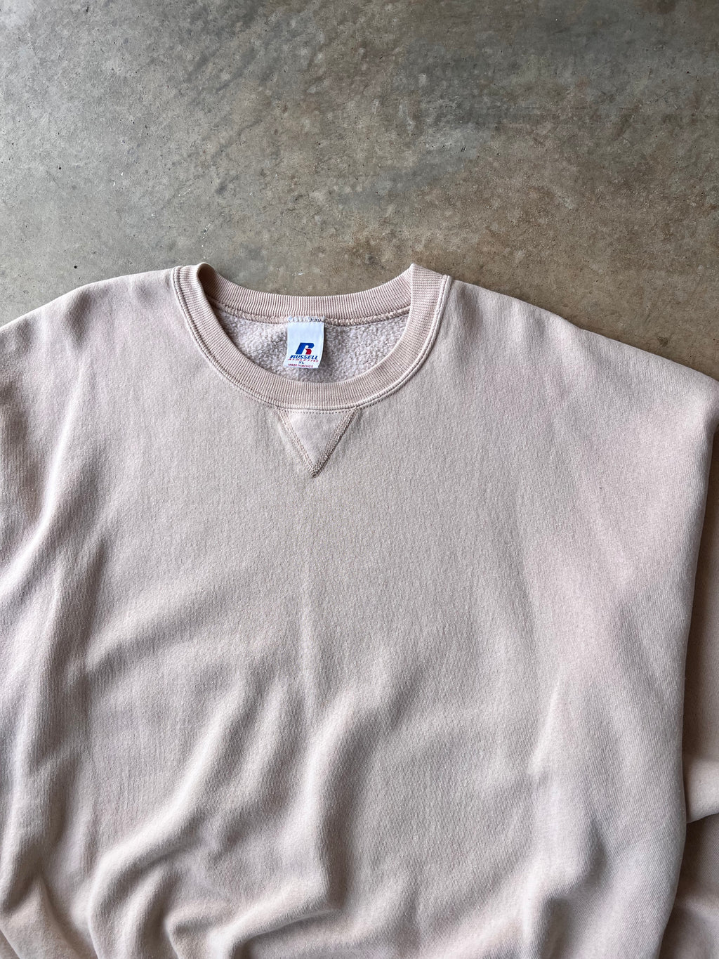 Vintage 00s Russell Athletic Cream Sweatshirt - (XL)