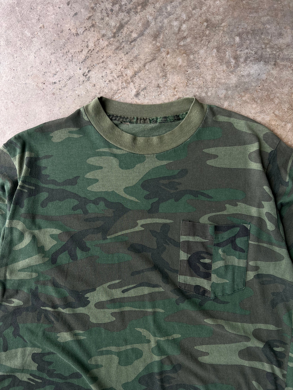 Vintage 1980s Camo Pocket T-Shirt - (L)